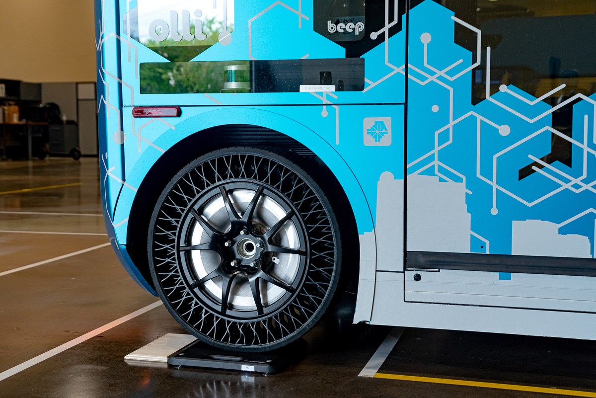 Goodyear, Local Motors, Beep & JTA Test First Airless Tire on AVs